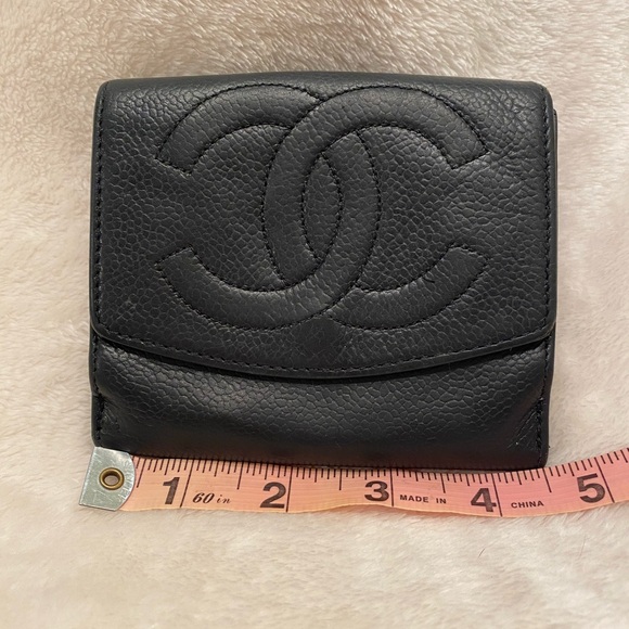AUTHENTIC CHANEL Vintage black caviar leather bifold snap wallet - Picture 14 of 16